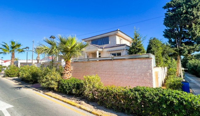 Begagnad - Villa - Torrevieja - La Mata