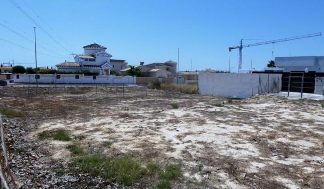 Brukt - Tomt - La Marina - Oasis