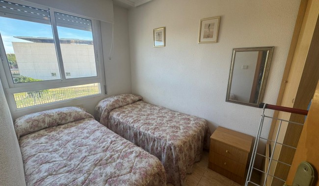 Resale - Apartment - Torrevieja - Playa de La Acequion