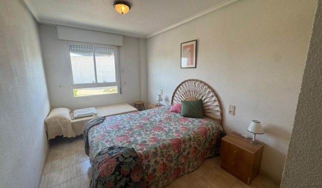 Resale - Apartment - Torrevieja - Playa de La Acequion