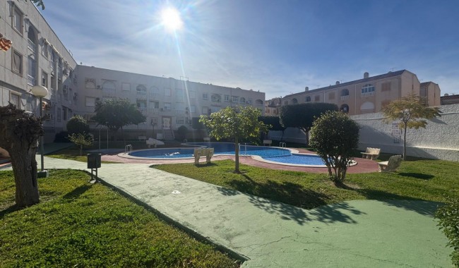 Resale - Apartment - Torrevieja - Playa de La Acequion