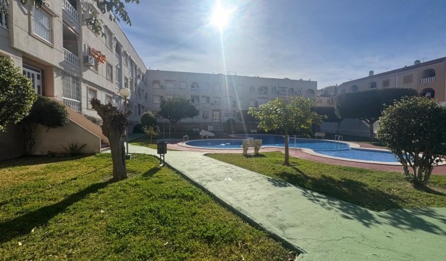 Resale - Apartment - Torrevieja - Playa de La Acequion