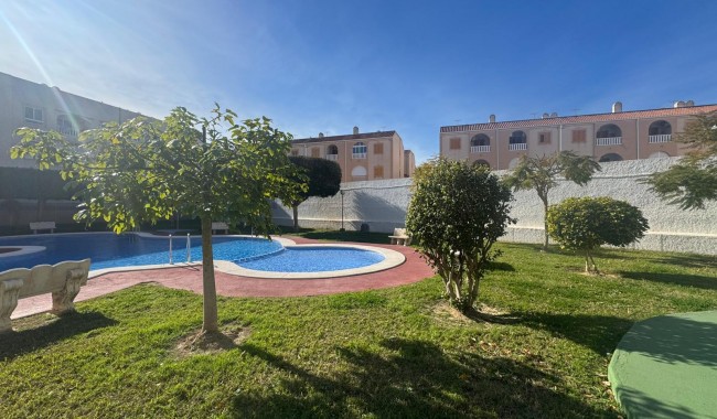 Resale - Apartment - Torrevieja - Playa de La Acequion