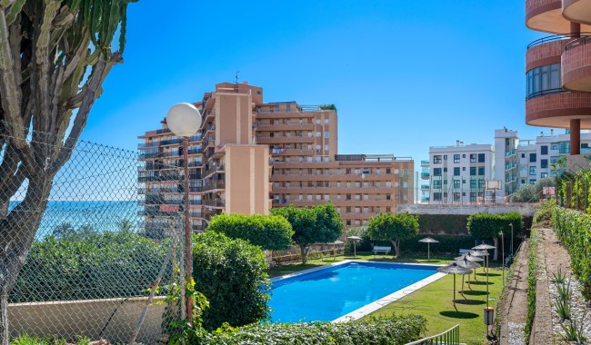Segunda mano - Apartamento - Arenales del Sol - Segunda linea playa