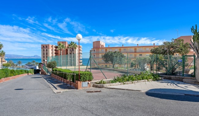 Segunda mano - Apartamento - Arenales del Sol - Segunda linea playa
