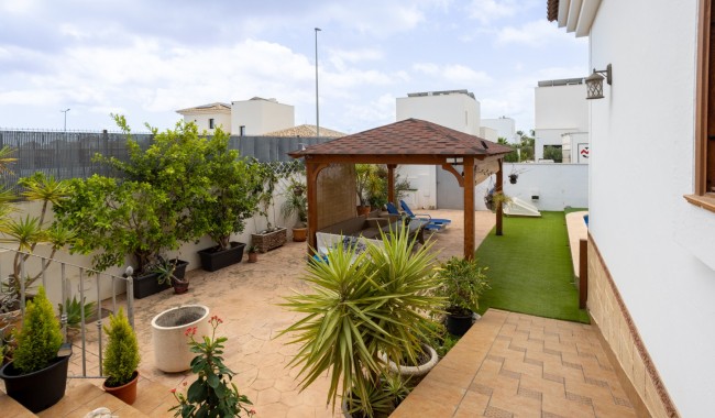 Brukt - Villa - Los Montesinos - La Herrada