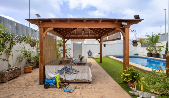 Brukt - Villa - Los Montesinos - La Herrada