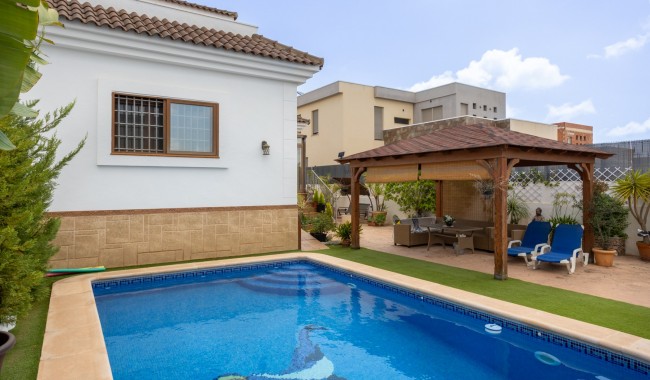 Brukt - Villa - Los Montesinos - La Herrada