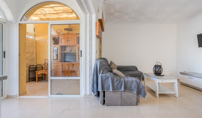 Resale - Villa - Torrevieja - Urbanización San Luis