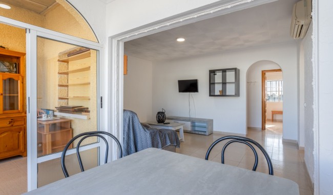 Resale - Villa - Torrevieja - Urbanización San Luis