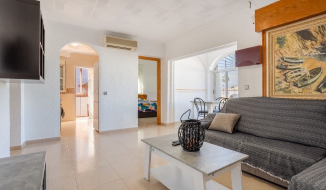 Resale - Villa - Torrevieja - Urbanización San Luis