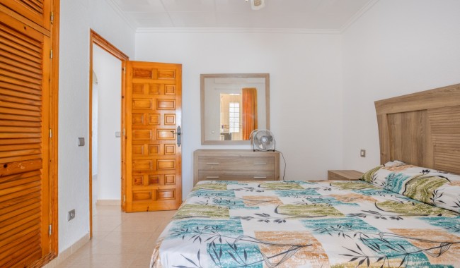 Resale - Villa - Torrevieja - Urbanización San Luis
