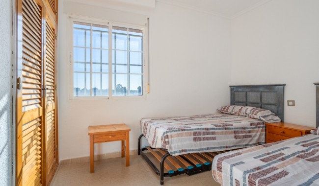 Resale - Villa - Torrevieja - Urbanización San Luis