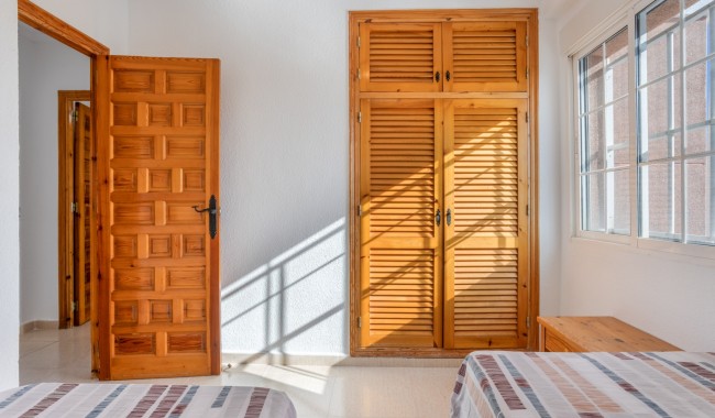 Resale - Villa - Torrevieja - Urbanización San Luis