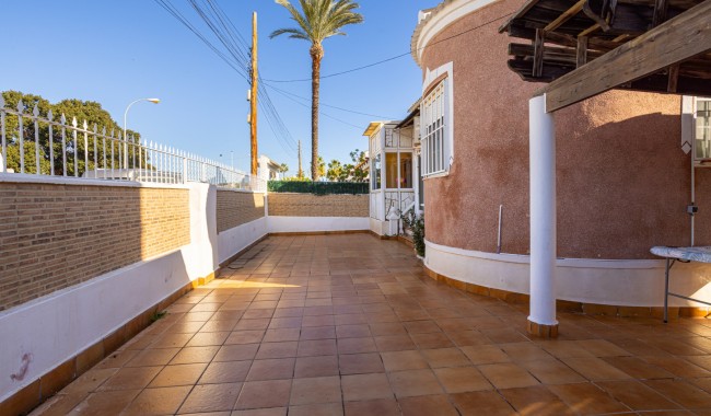 Resale - Villa - Torrevieja - Urbanización San Luis