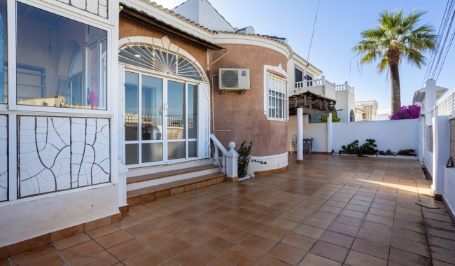 Resale - Villa - Torrevieja - Urbanización San Luis