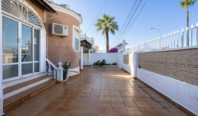 Resale - Villa - Torrevieja - Urbanización San Luis