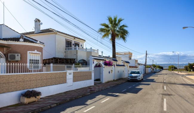 Resale - Villa - Torrevieja - Urbanización San Luis