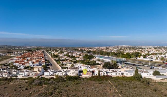 Resale - Villa - Torrevieja - Urbanización San Luis