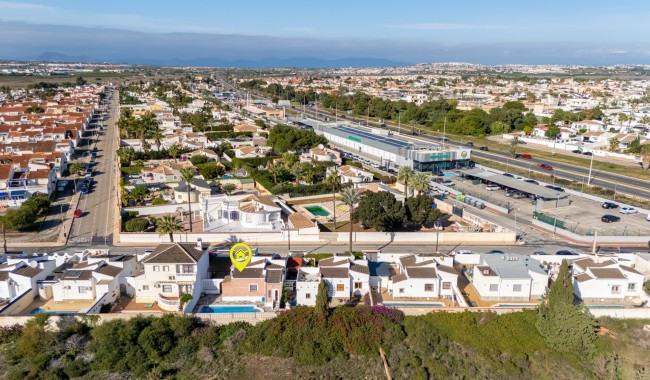 Resale - Villa - Torrevieja - Urbanización San Luis