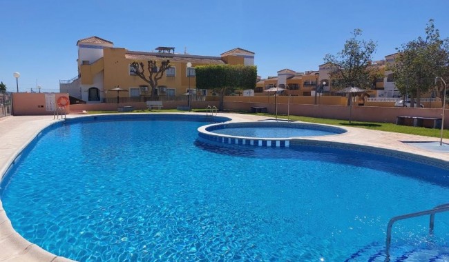 Segunda mano - Apartamento - Los Montesinos - La Herrada