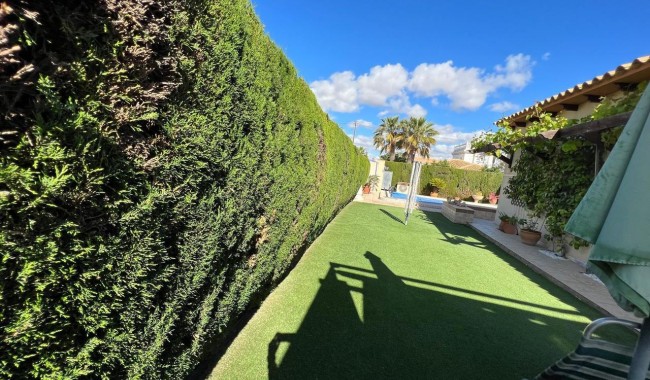 Resale - Villa - Cabo Roig