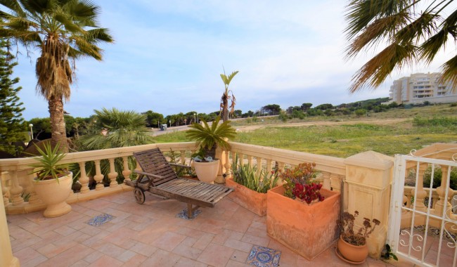 Begagnad - Villa - Guardamar - Urb. El Moncayo