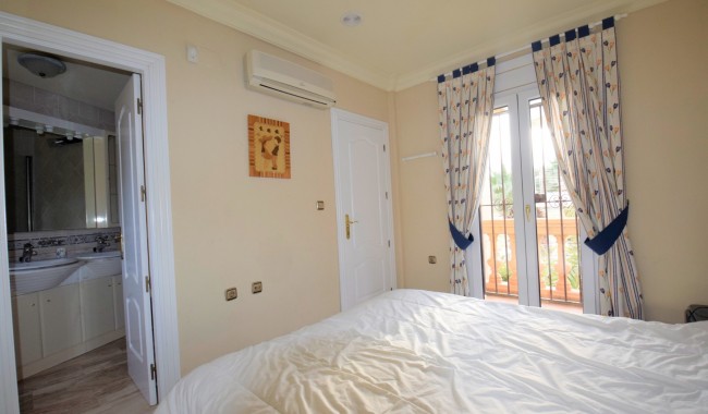 Begagnad - Villa - Guardamar - Urb. El Moncayo