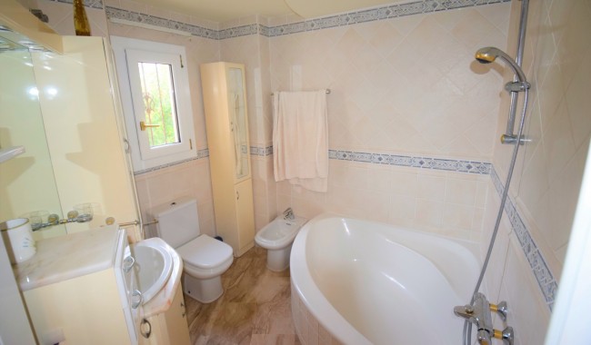 Begagnad - Villa - Guardamar - Urb. El Moncayo