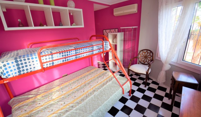 Begagnad - Villa - Guardamar - Urb. El Moncayo