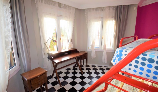 Begagnad - Villa - Guardamar - Urb. El Moncayo