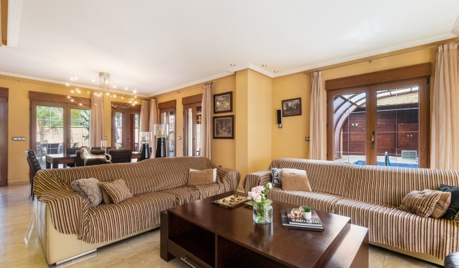 Resale - Villa - Orihuela