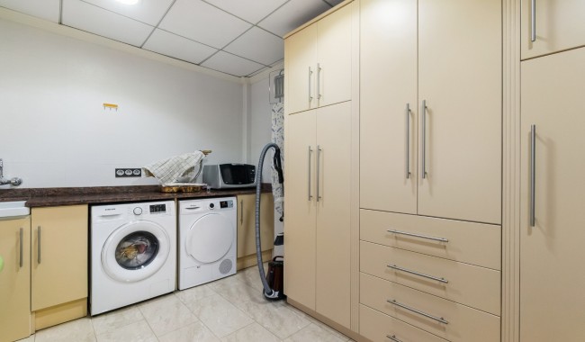 Resale - Villa - Orihuela