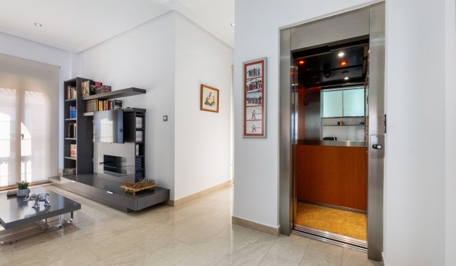 Resale - Villa - Orihuela