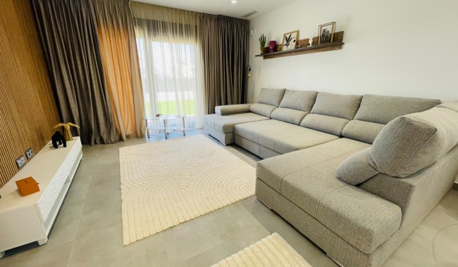 Segunda mano - Villa - Torrevieja - Aguas Nuevas