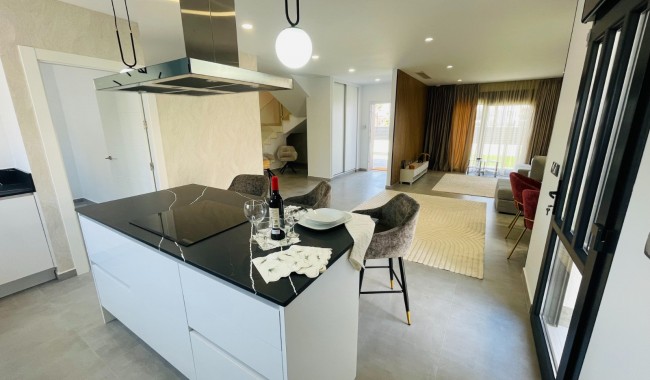 Segunda mano - Villa - Torrevieja - Aguas Nuevas