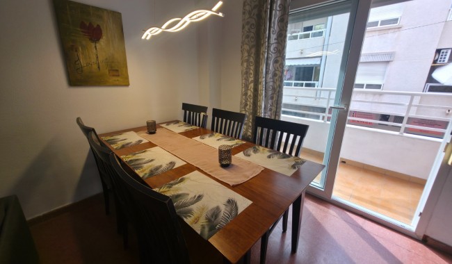 Sprzedaż - Apartament - Torrevieja - Paseo maritimo