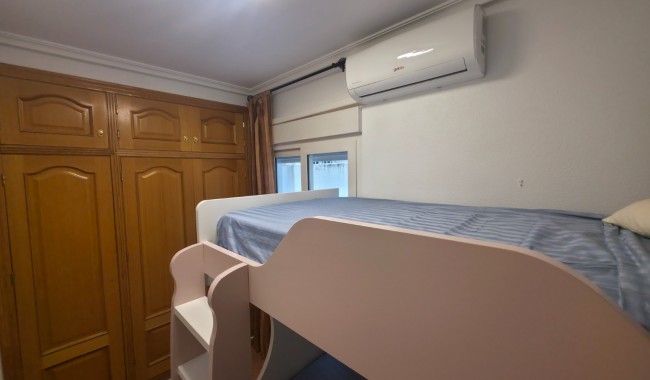 Sprzedaż - Apartament - Torrevieja - Paseo maritimo