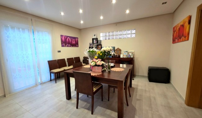Resale - Villa - Torrevieja - Cabo Cervera