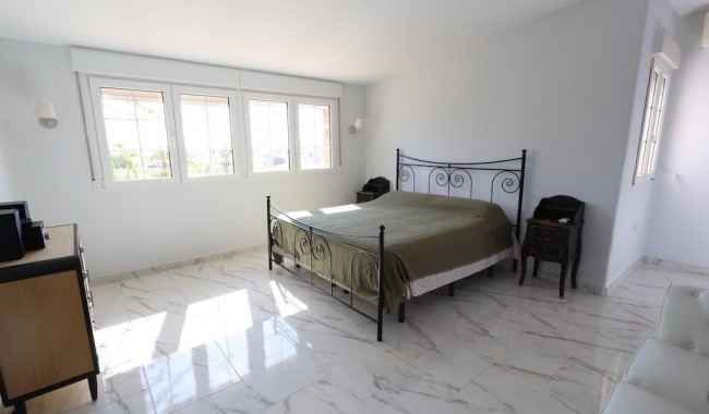 Resale - Villa - Orihuela Costa - Villamartín
