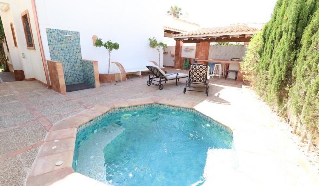 Resale - Villa - Orihuela Costa - Villamartín
