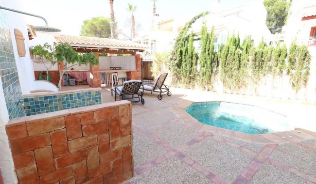 Resale - Villa - Orihuela Costa - Villamartín
