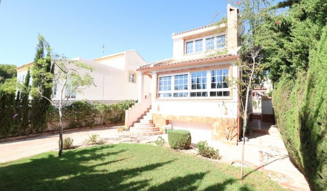 Resale - Villa - Orihuela Costa - Villamartín