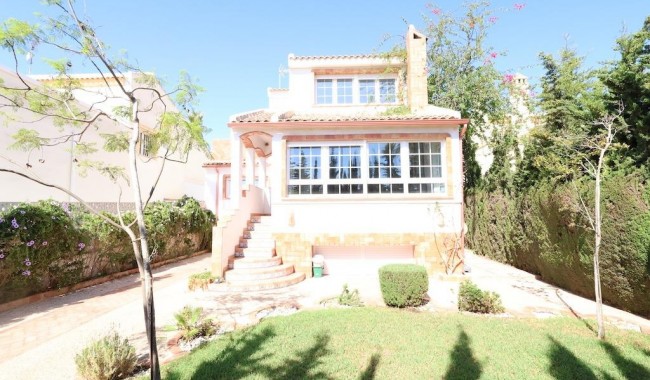 Resale - Villa - Orihuela Costa - Villamartín
