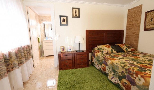 Segunda mano - Villa - Torrevieja - Los Balcones