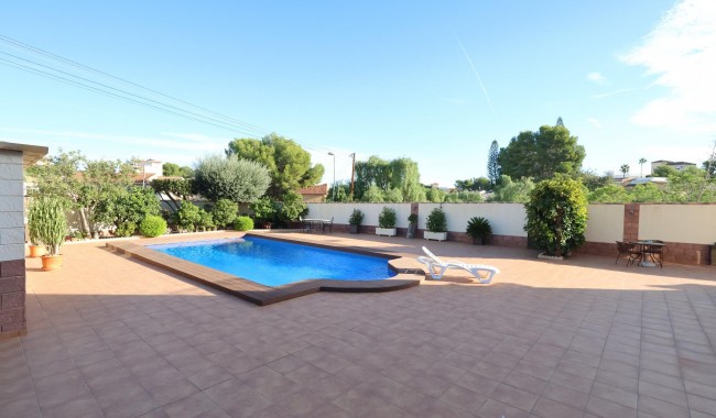 Segunda mano - Villa - Torrevieja - Los Balcones