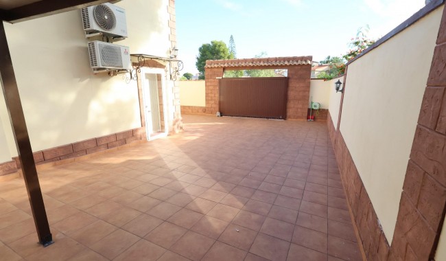 Segunda mano - Villa - Torrevieja - Los Balcones