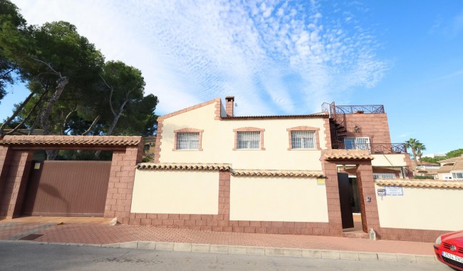 Segunda mano - Villa - Torrevieja - Los Balcones