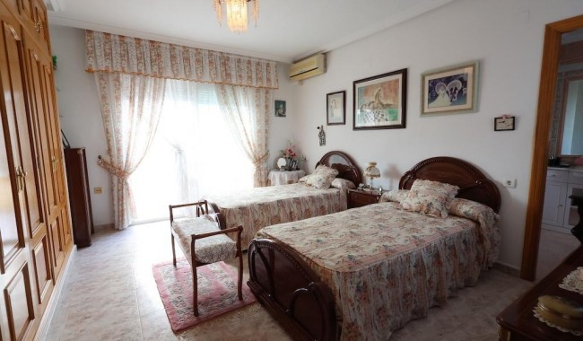 Resale - Villa - Orihuela Costa - Villamartín