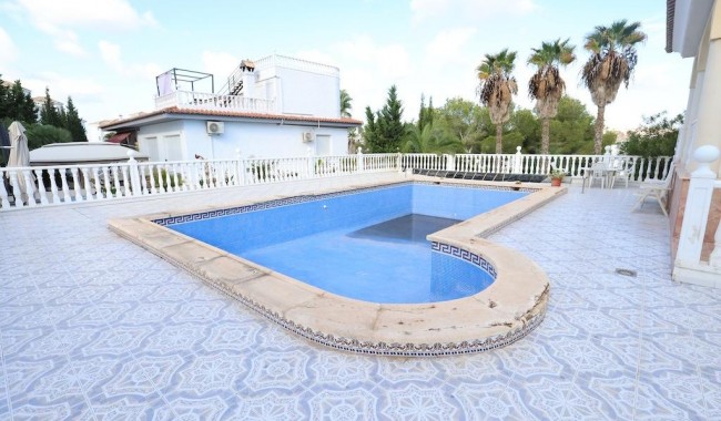 Resale - Villa - Orihuela Costa - Villamartín